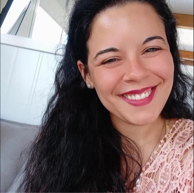Ángela María — gerente de marketing, Bogotá